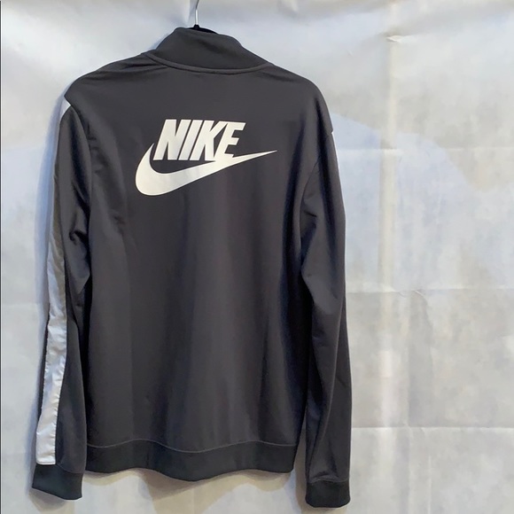 Nike - Picture 3 of 6